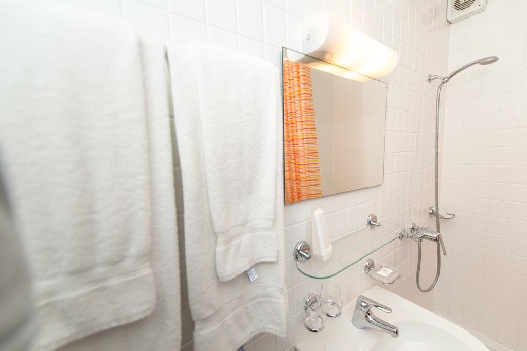 Hotel Rotes Haus Brugg  Quarto foto
